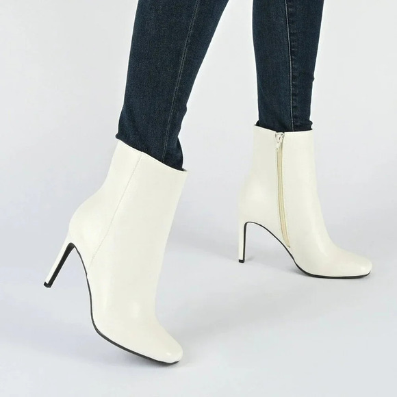 Journee Collection Women's Silvy Heel Bootie White Size 10 (MSRP $100) - Picture 2 of 11